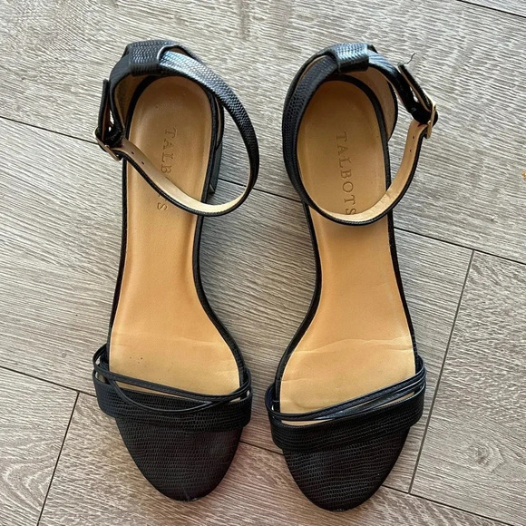 Talbots Navy Ankle-Strap Sandal Low Block Heels - Size 9.5 - Picture 2 of 9